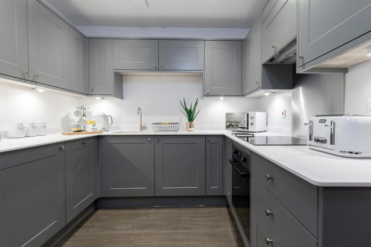 Elliot Oliver - Luxury 2 Bedroom Regency Apartment With Parking & Ev Charger Cheltenham Exterior photo
