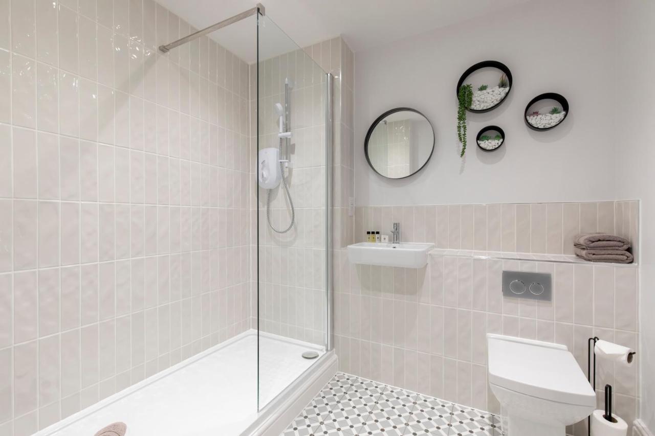 Elliot Oliver - Luxury 2 Bedroom Regency Apartment With Parking & Ev Charger Cheltenham Exterior photo